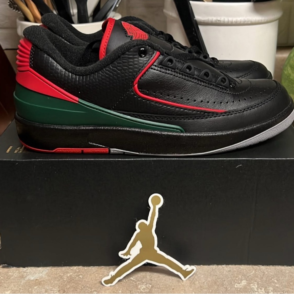 Jordan Low-Top Sneakers - Black / Red / Green